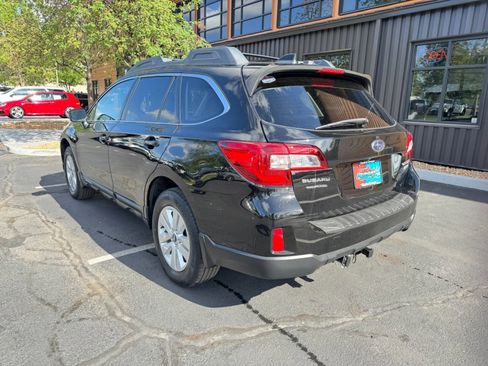 Used 2016 Subaru Outback 2.5i Premium AWD/4WD image 3