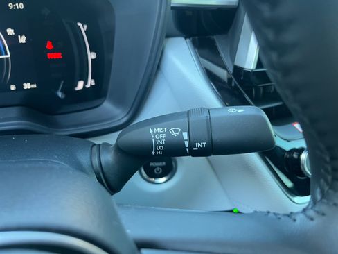 Used 2025 Toyota Corolla SE image 11