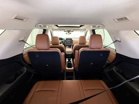 Used 2023 Nissan Pathfinder Platinum AWD/4WD image 33