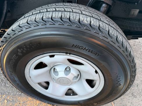 Used 2018 Toyota Tacoma SR image 10