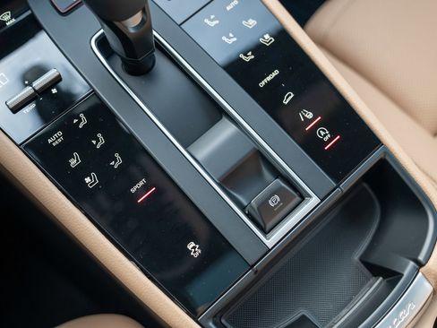 New 2026 Porsche Macan image 20