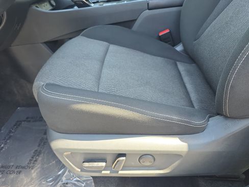 Used 2025 Nissan Rogue SV FWD image 27