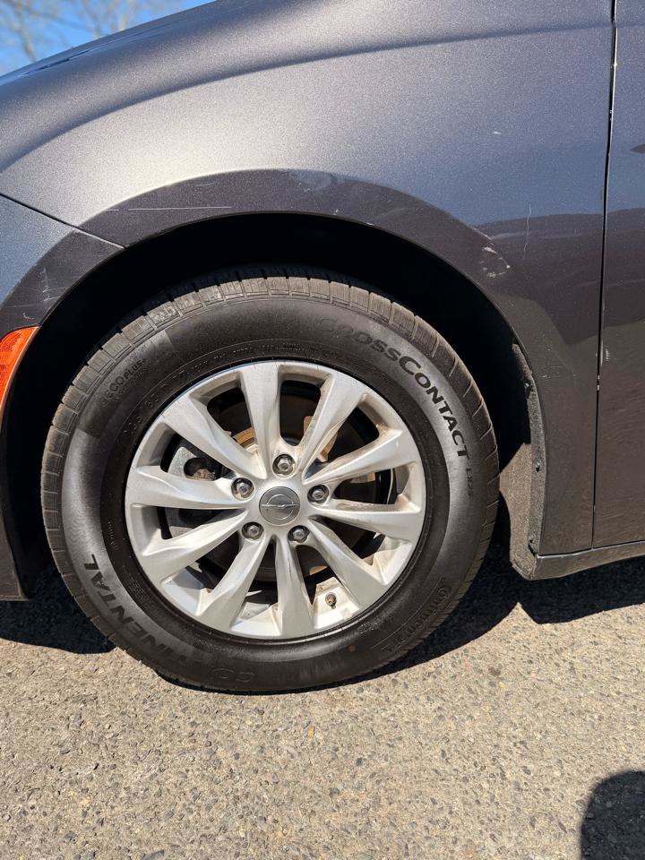 Used 2019 Chrysler Pacifica Touring-L FWD image 31