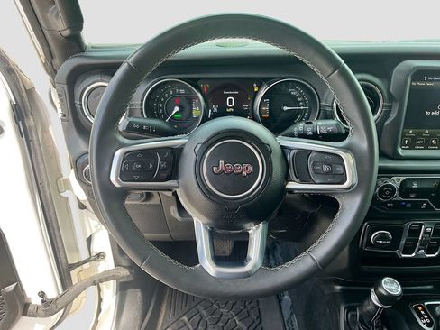 Used 2023 Jeep Wrangler Unlimited Sahara AWD/4WD image 11