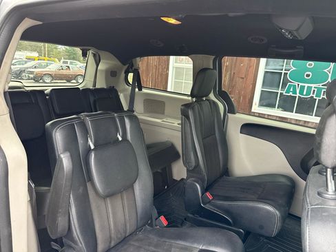 Used 2020 Dodge Grand Caravan SXT FWD image 11