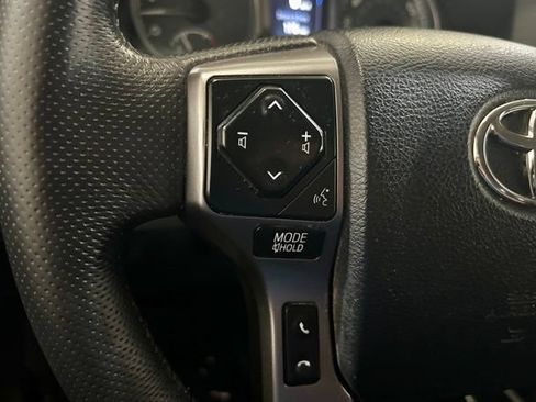 Used 2018 Toyota Tacoma SR5 AWD/4WD image 37