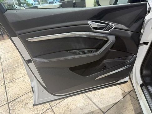 Used 2019 Audi e-tron Premium Plus image 20
