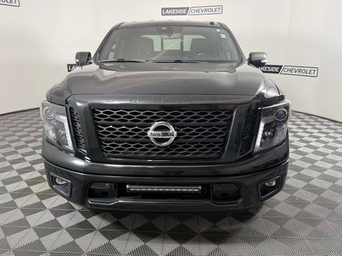 Used 2018 Nissan Titan SV w/ SV Convenience Package image 9
