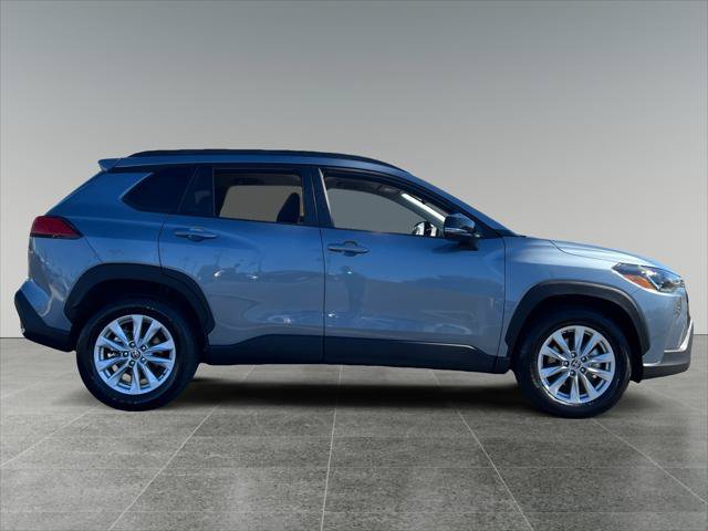 Certified 2025 Toyota Corolla Cross LE FWD image 6