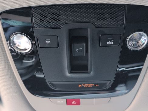 Used 2025 Kia Sportage EX w/ Premium Package image 18