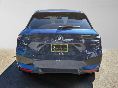Used 2024 BMW iX xDrive50 w/ Premium Package AWD/4WD image 4