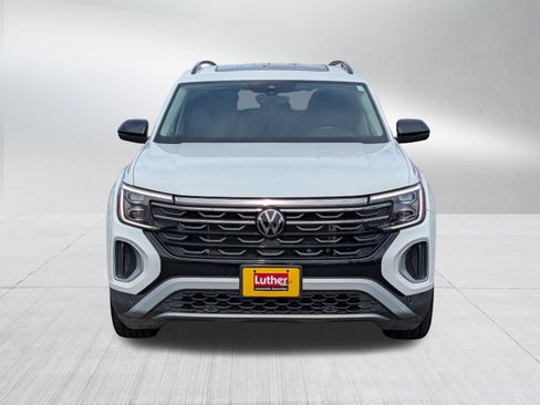 Used 2024 Volkswagen Atlas Peak Edition SE AWD/4WD image 2