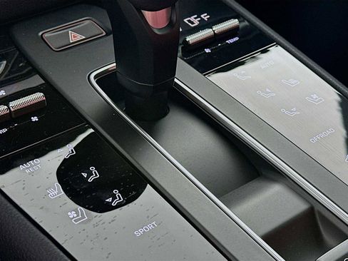 New 2026 Porsche Macan AWD/4WD image 21