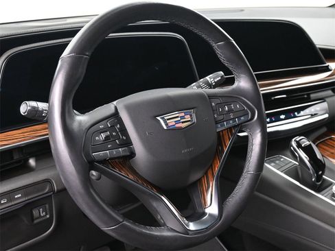 Used 2023 Cadillac Escalade Luxury image 11