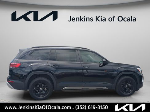 Used 2024 Volkswagen Atlas Peak Edition SEL AWD/4WD image 2