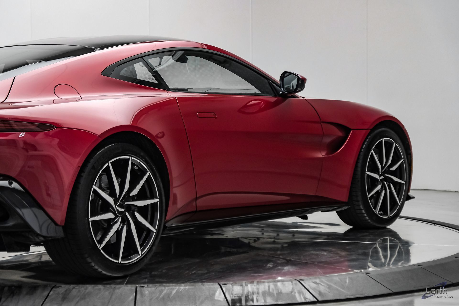 Used 2019 Aston Martin V8 Vantage Coupe RWD image 23