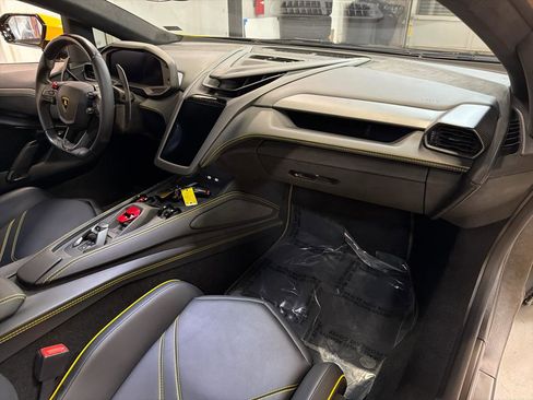 Used 2024 Lamborghini Revuelto AWD/4WD image 17
