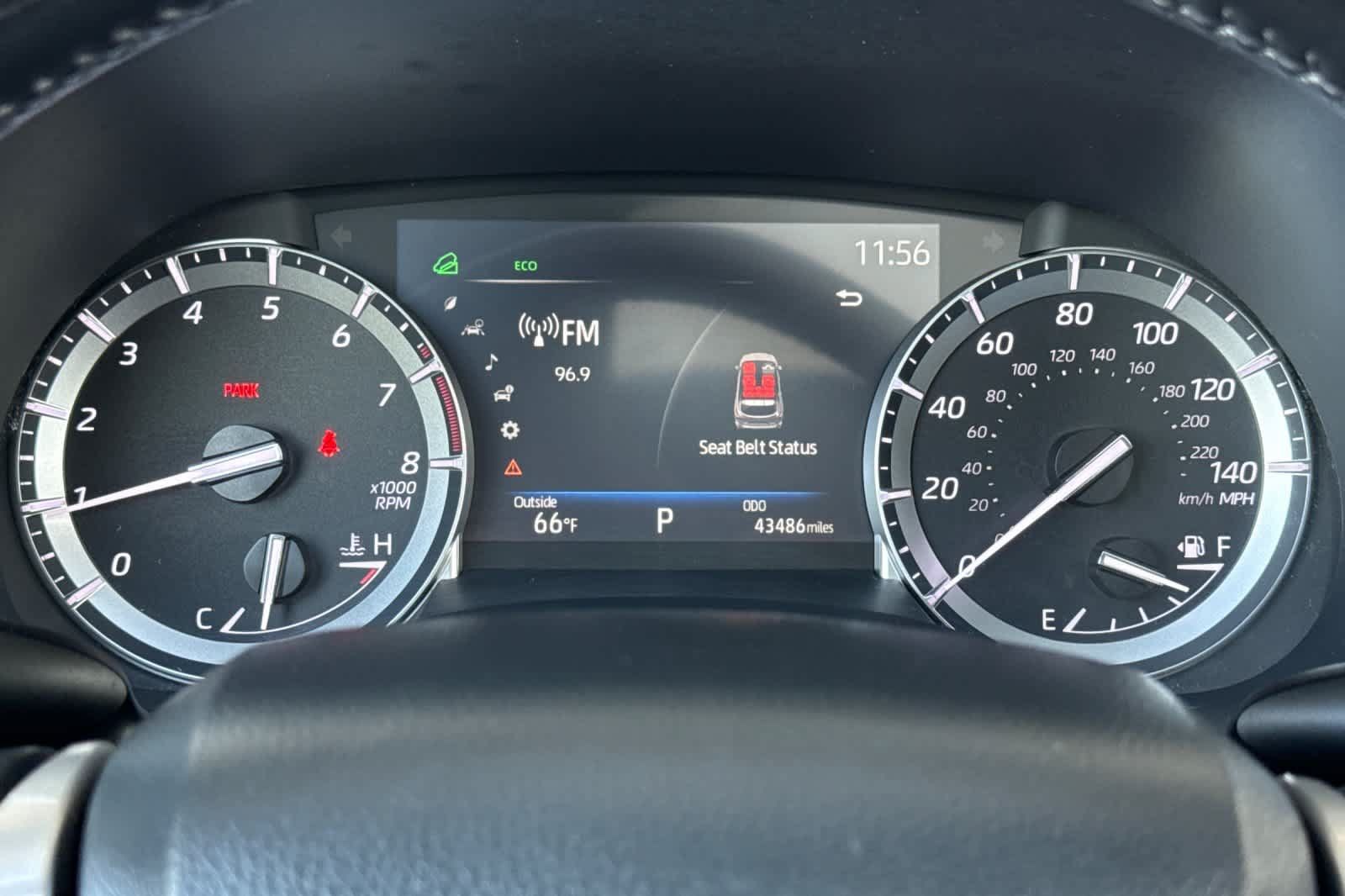 Used 2022 Toyota Highlander XLE AWD/4WD image 25