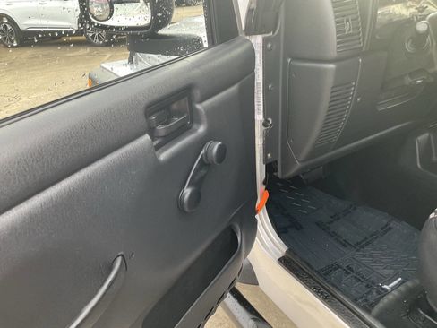 Used 2004 Jeep Wrangler X w/ Convenience Group image 8