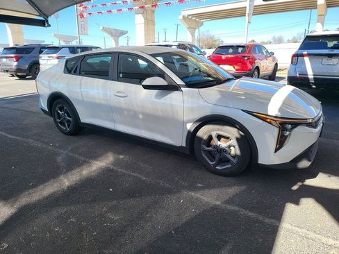 Used 2025 Kia K4 LXS image 4