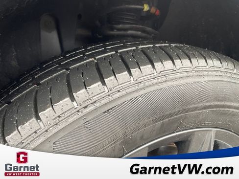 Used 2023 Volkswagen Tiguan SE w/ Panoramic Sunroof Package image 28