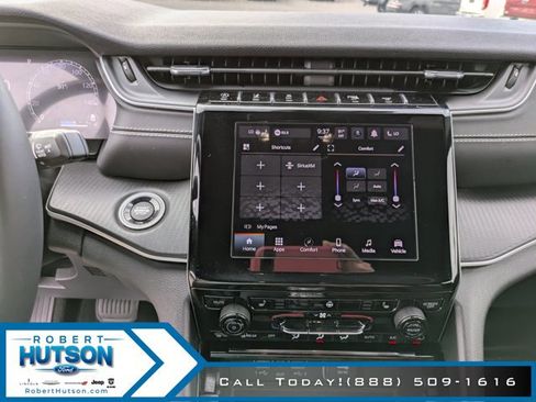 Used 2023 Jeep Grand Cherokee L Laredo image 23