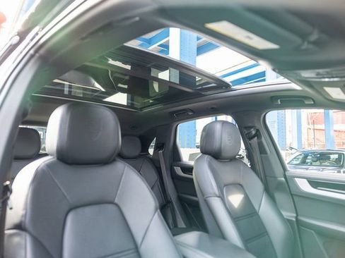 Certified 2025 Porsche Cayenne S AWD/4WD image 48