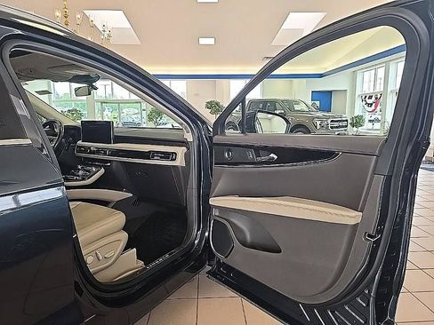 Used 2023 Lincoln Nautilus Reserve w/ Luxury Package AWD/4WD image 41