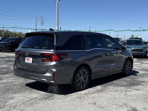 New 2026 Honda Odyssey Touring image 7