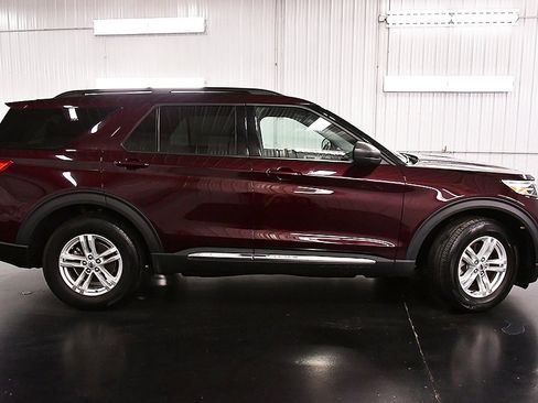 Used 2022 Ford Explorer XLT image 8