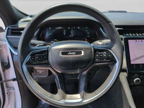 Used 2023 Jeep Grand Cherokee Overland AWD/4WD image 19