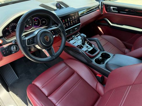 Certified 2023 Porsche Cayenne Platinum Edition AWD/4WD image 3