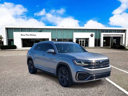 Certified 2022 Volkswagen Atlas Cross Sport SEL R-Line image 2