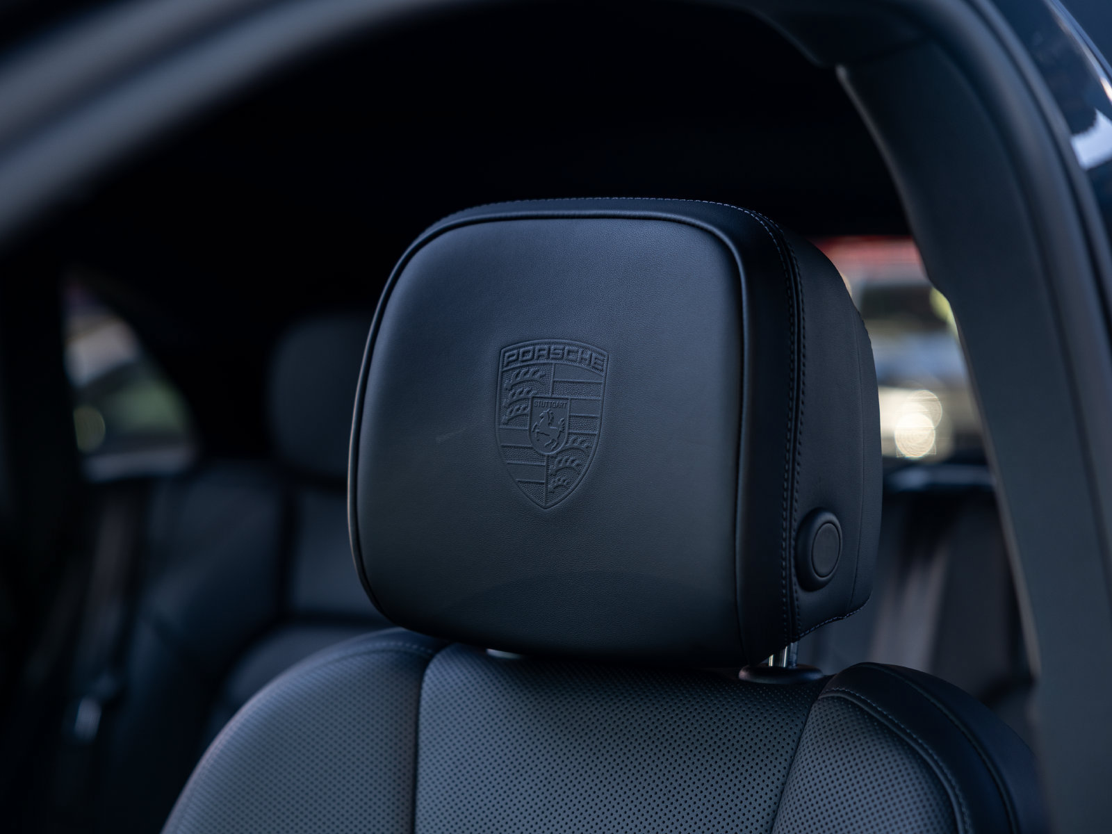 Certified 2023 Porsche Macan S AWD/4WD image 47