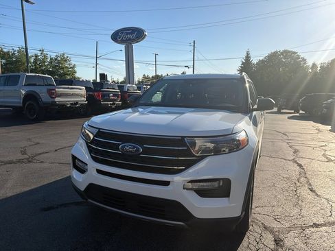 Used 2023 Ford Explorer XLT w/ Equipment Group 202A AWD/4WD image 3