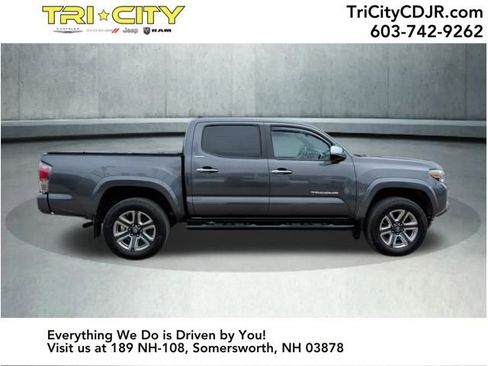 Used 2016 Toyota Tacoma Limited w/ Towing Package image 6