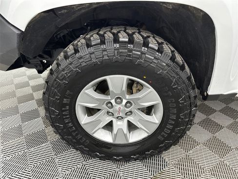 Used 2018 GMC Canyon SLE w/ SLE Convenience Package image 11