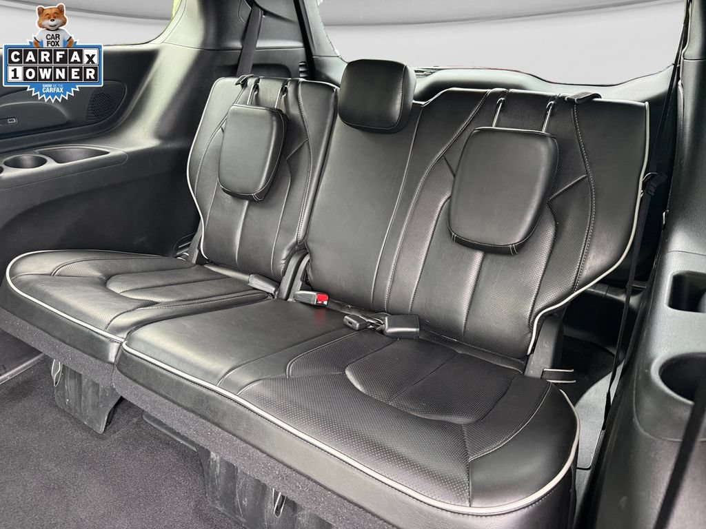 Certified 2025 Chrysler Pacifica Limited FWD image 16
