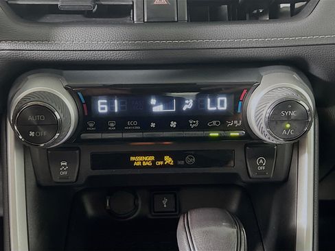 Used 2021 Toyota RAV4 XLE w/ Convenience Package FWD image 26