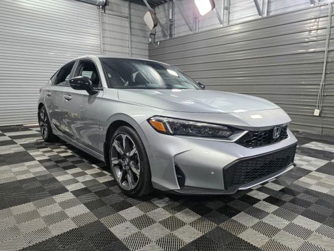 Used 2025 Honda Civic Sport Touring image 4