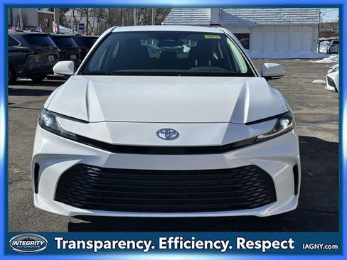Used 2025 Toyota Camry LE image 9