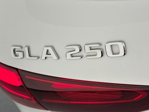 Certified 2026 Mercedes-Benz GLA 250 image 9