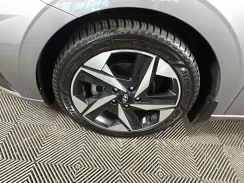 Used 2023 Hyundai Elantra Limited FWD image 9