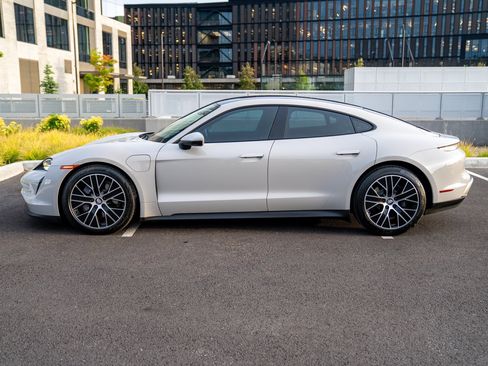 Certified 2023 Porsche Taycan w/ Premium Package RWD image 2