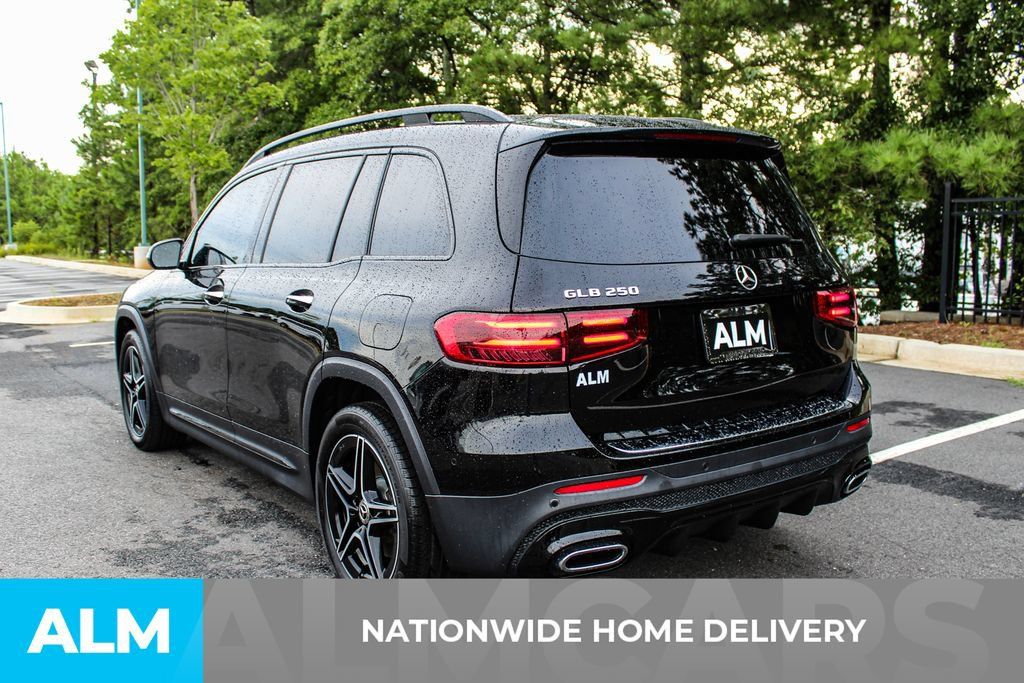 Used 2025 Mercedes-Benz GLB 250 image 4