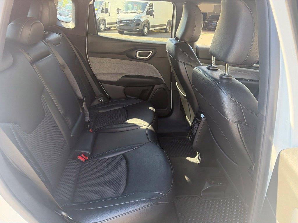 Used 2024 Jeep Compass Latitude AWD/4WD image 14