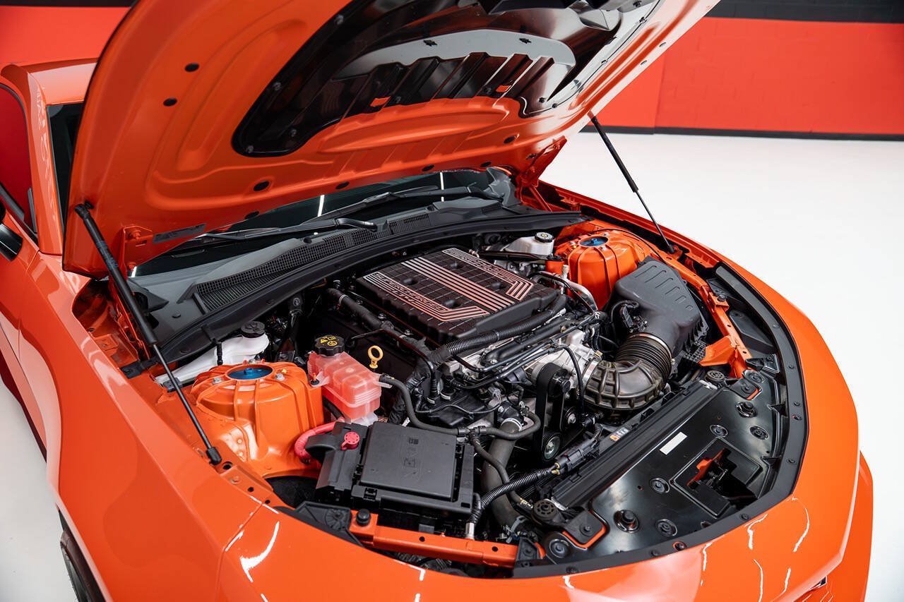 Used 2019 Chevrolet Camaro ZL1 RWD image 13