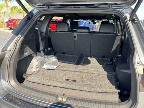 Certified 2024 Volkswagen Tiguan SE R-Line FWD image 37