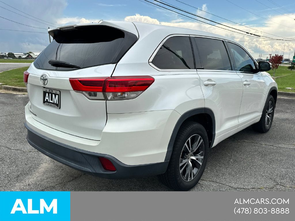 Used 2018 Toyota Highlander LE FWD image 6