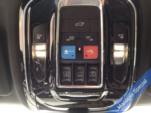 Used 2024 Jeep Grand Cherokee Overland w/ Luxury Tech Group IV AWD/4WD image 31